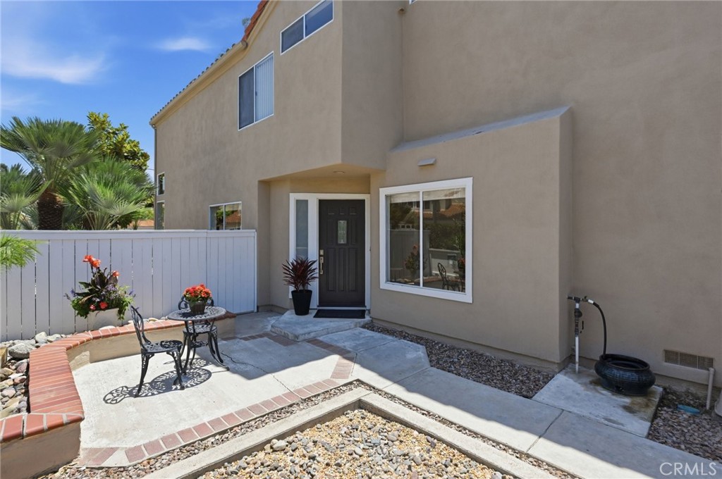 14 Gullwing Property Photo 3