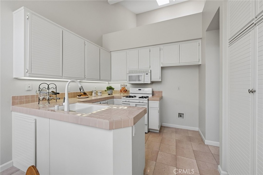 14 Gullwing Property Photo 10