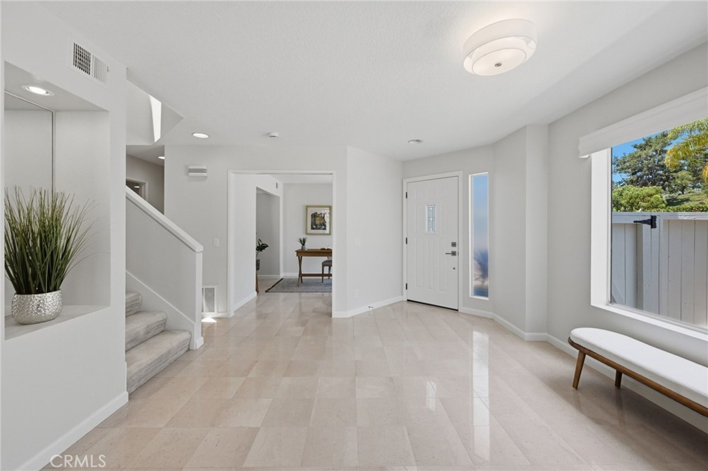 14 Gullwing Property Photo 11