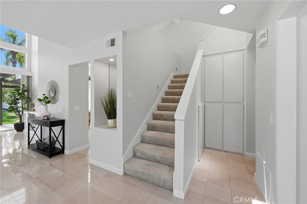14 Gullwing Property Photo 20
