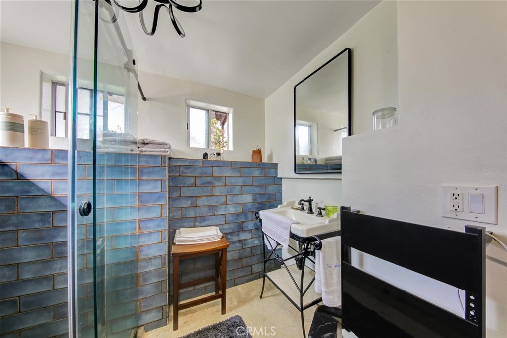 1594 Linwood Street Property Photo 17