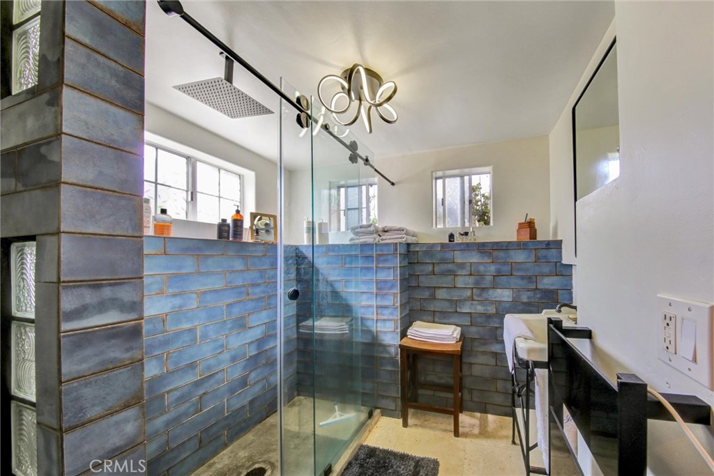 1594 Linwood Street Property Photo 20