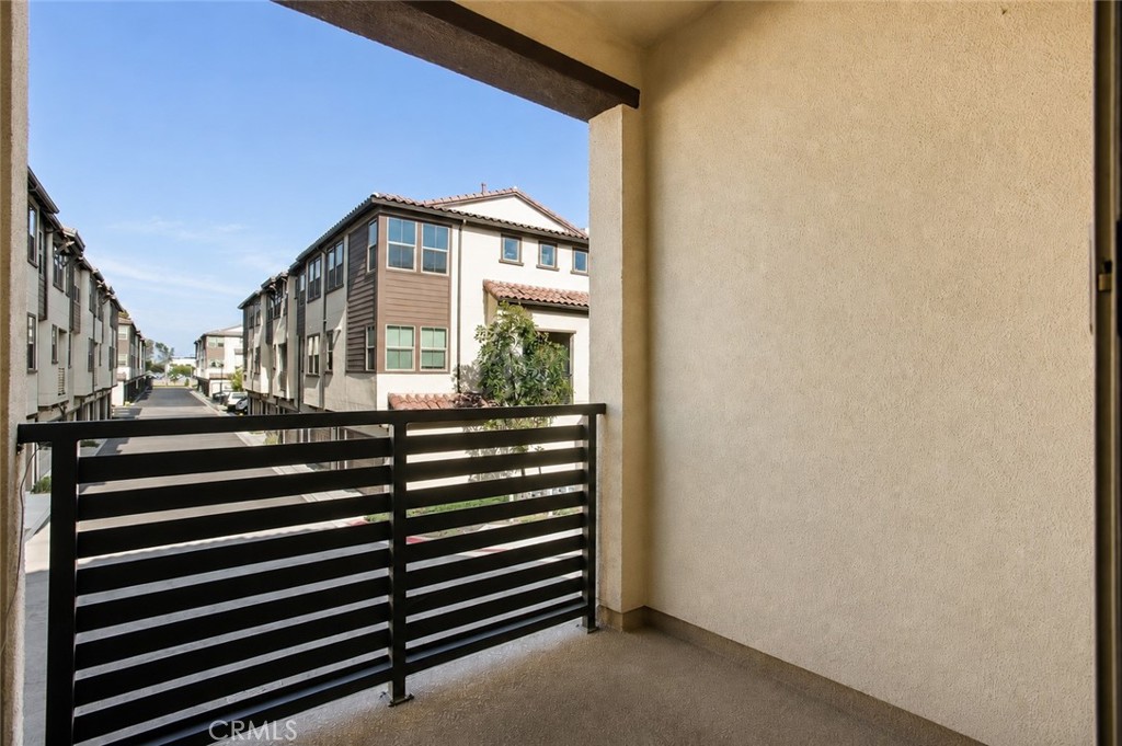 10305 Triple Crown Lane Property Photo 15