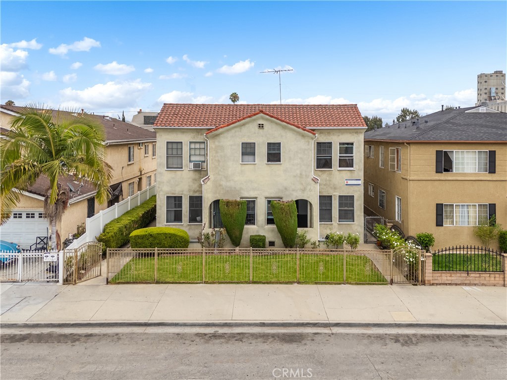 1258 S Woods Avenue Property Photo 3