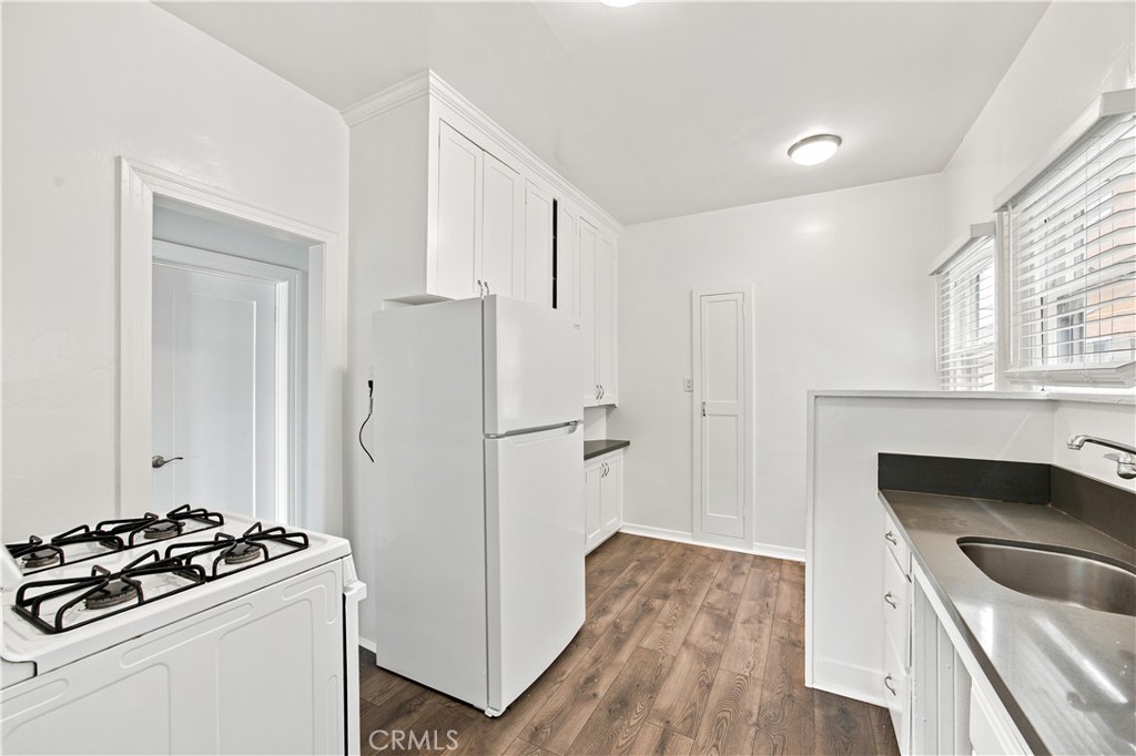 1258 S Woods Avenue Property Photo 8