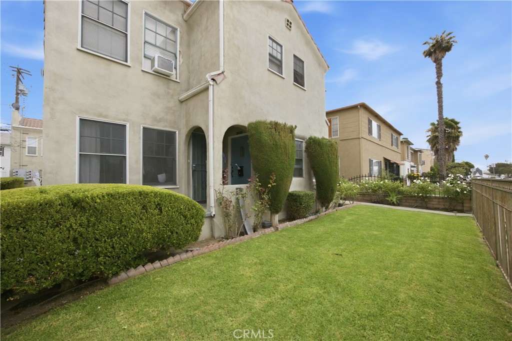 1258 S Woods Avenue Property Photo 11