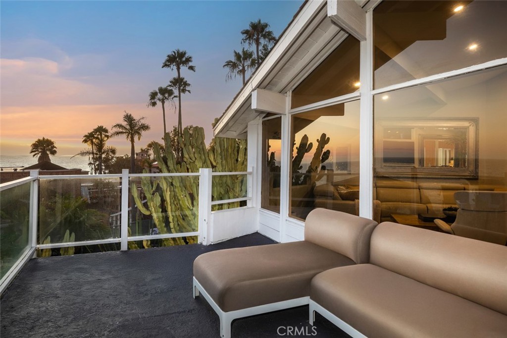2 Camel Point Property Photo 2