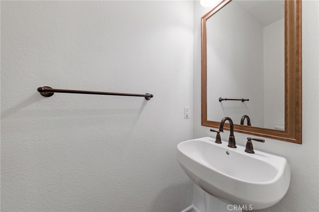 8340 Kern Crescent Property Photo 25