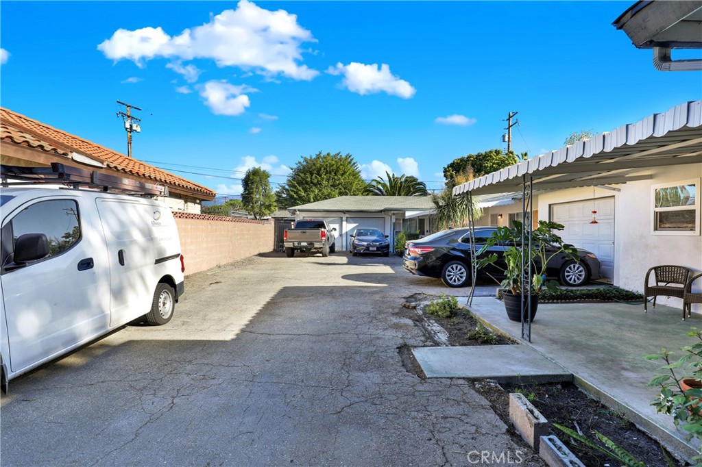 291 W Artesia Property Photo 7