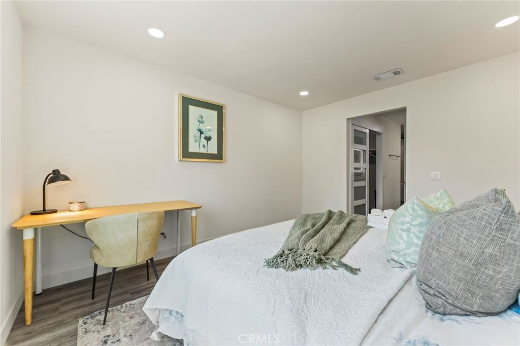 9 Southampton Property Photo 24