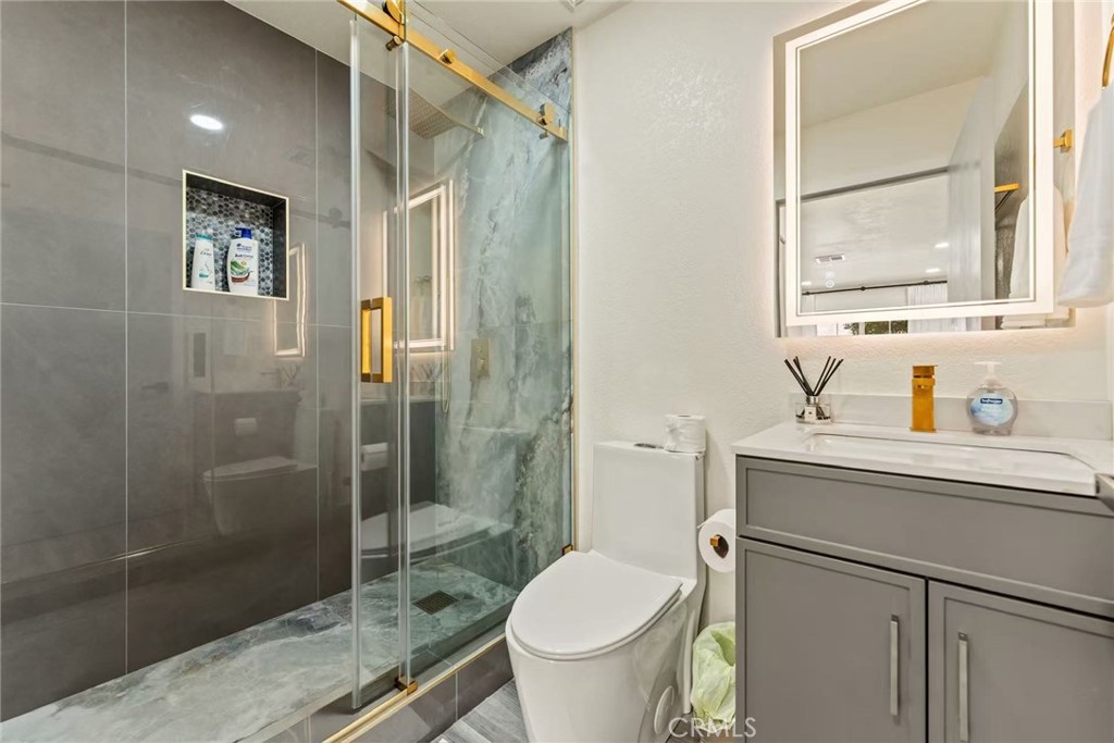 9 Southampton Property Photo 26