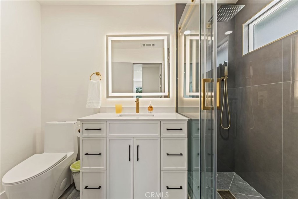 9 Southampton Property Photo 27