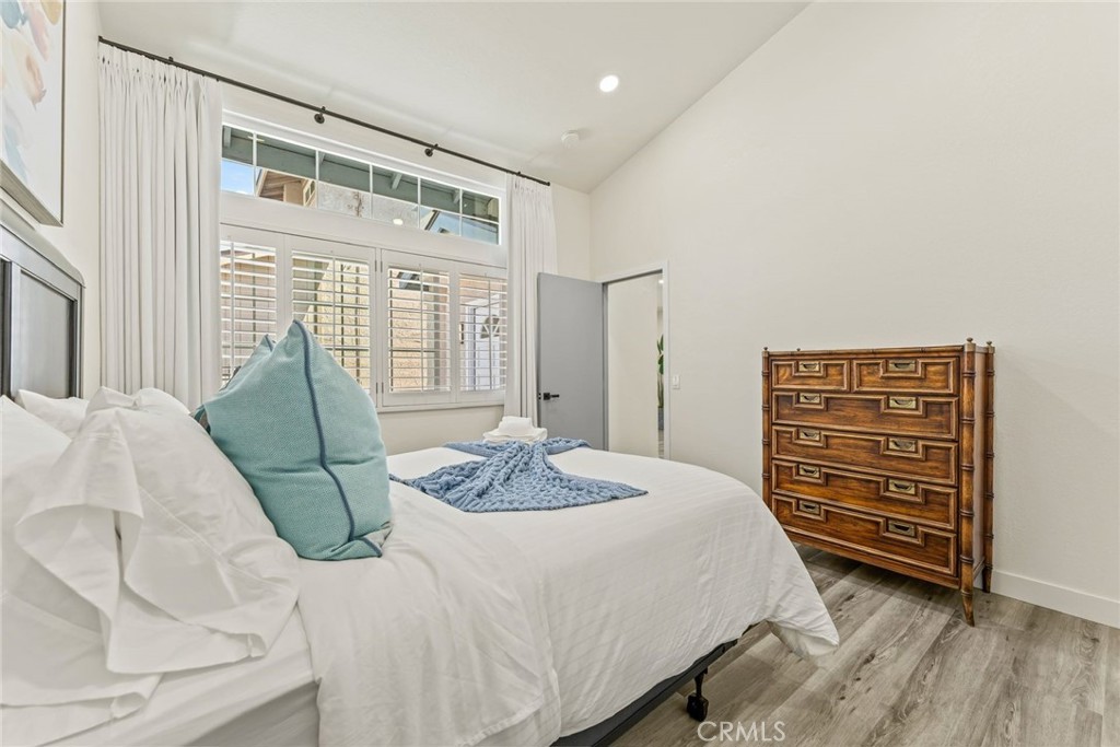 9 Southampton Property Photo 28