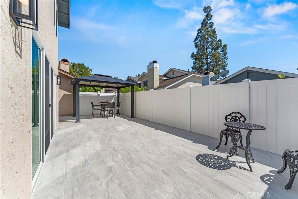 9 Southampton Property Photo 36