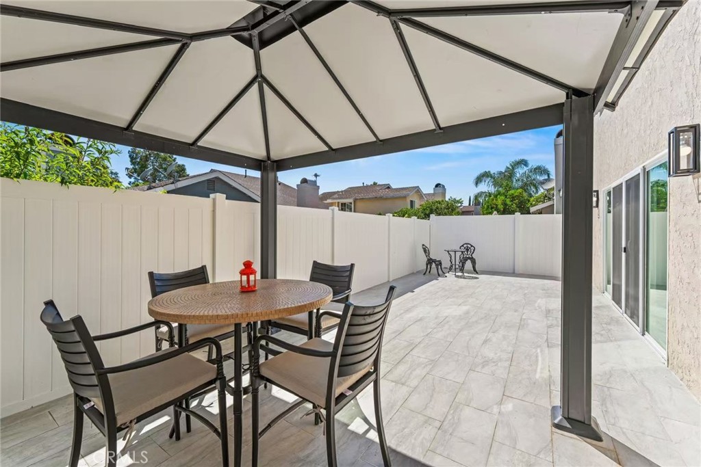 9 Southampton Property Photo 37