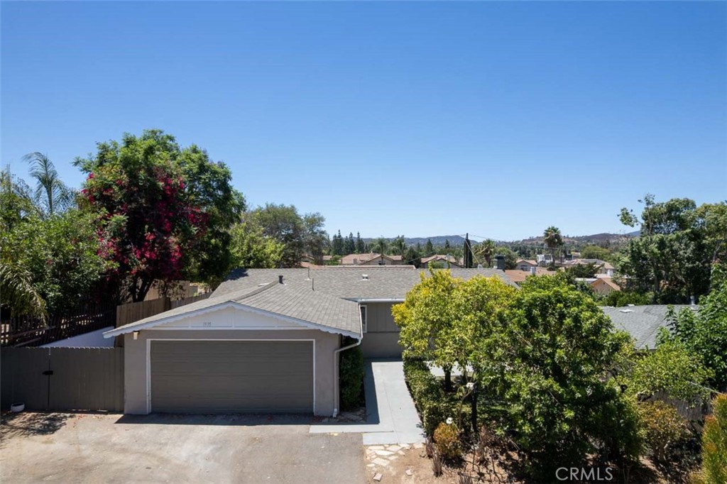 1935 S Broadway Property Photo 2