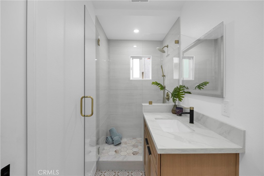 40 Claremont Property Photo 18