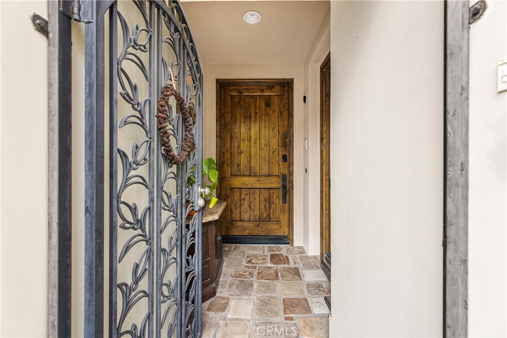 33 Rose Trellis Property Photo 8