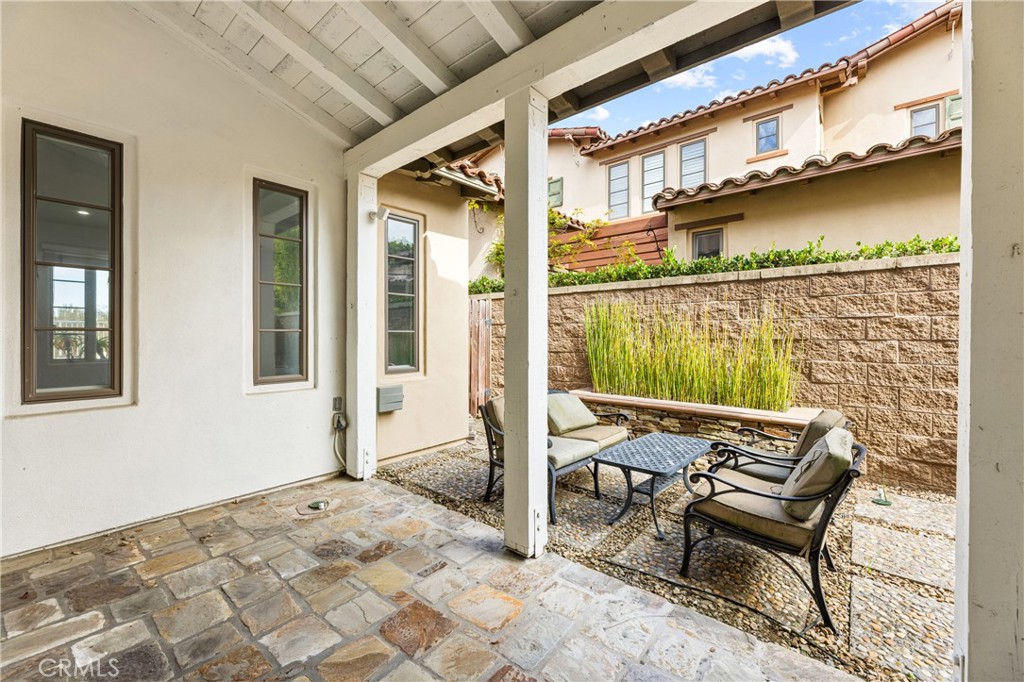 33 Rose Trellis Property Photo 35