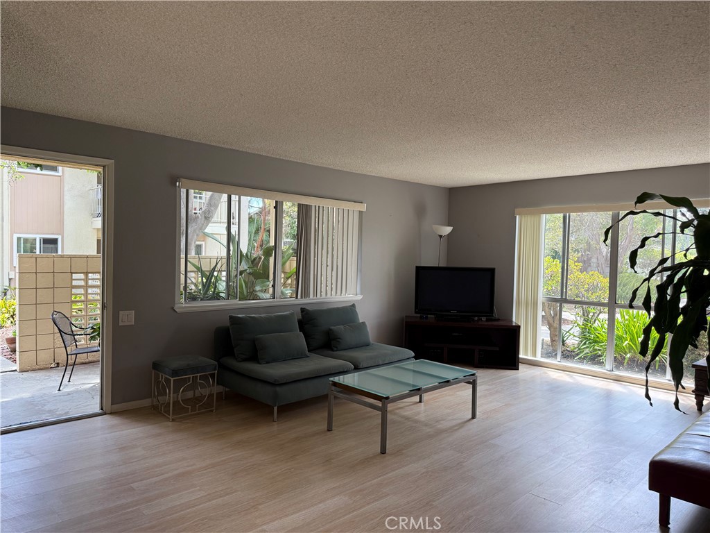 185 Avenida Majorca D Property Photo 4
