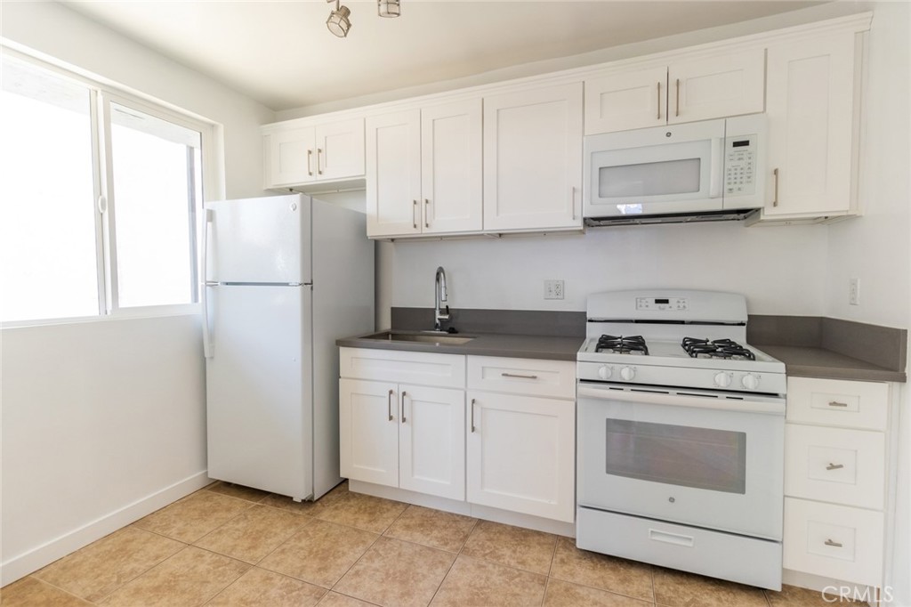 1425 W Jefferson Property Photo 6