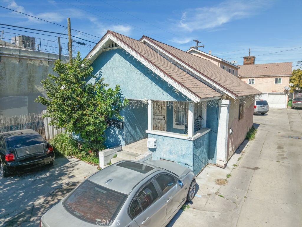 245 W 73rd Property Photo 4