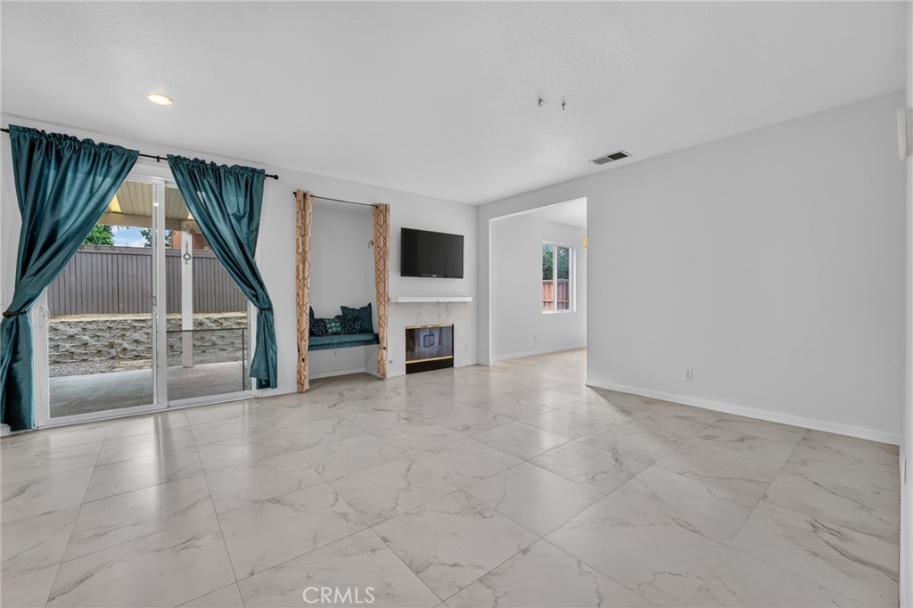 9424 Buttonwood Court Property Photo 8