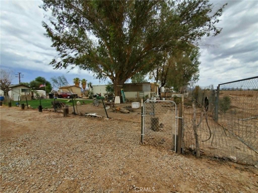 5631 Colorado River Road Property Photo 4