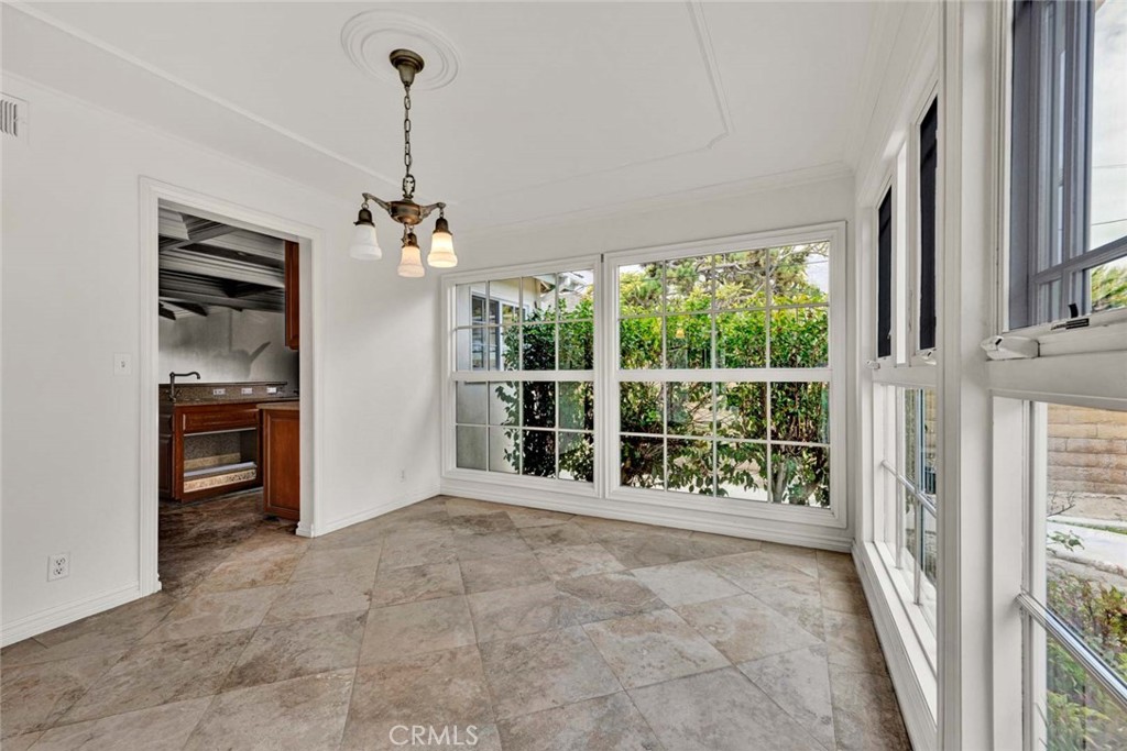 18922 Gregory Lane Property Photo 8