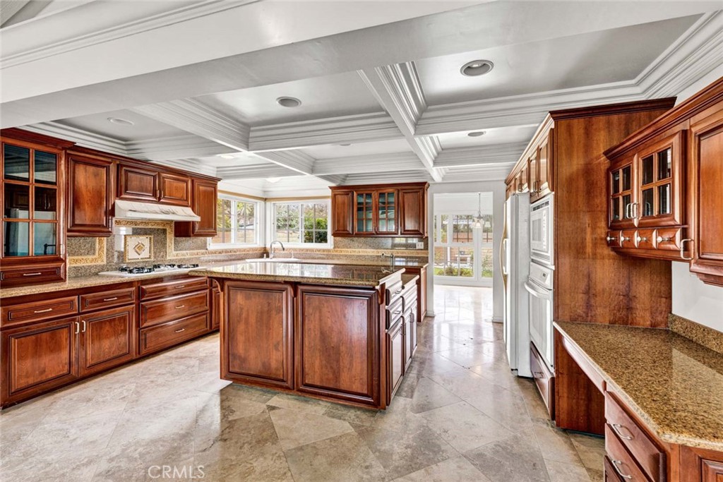 18922 Gregory Lane Property Photo 12
