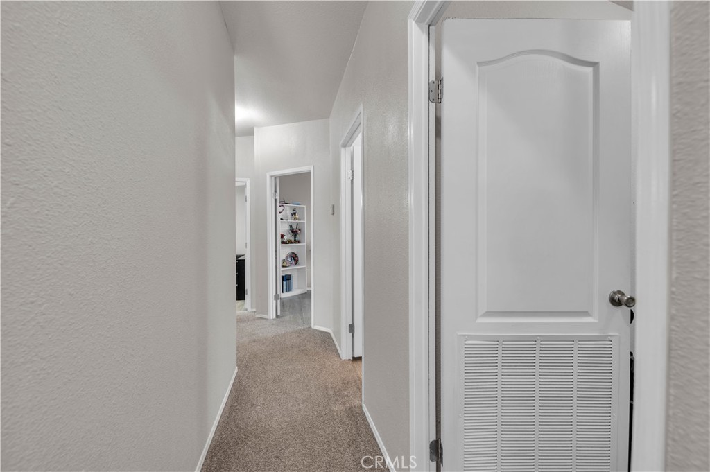 300 N Ellis 78 Property Photo 11