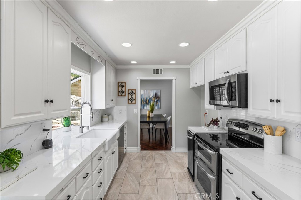 25805 Chapel Hill Property Photo 15