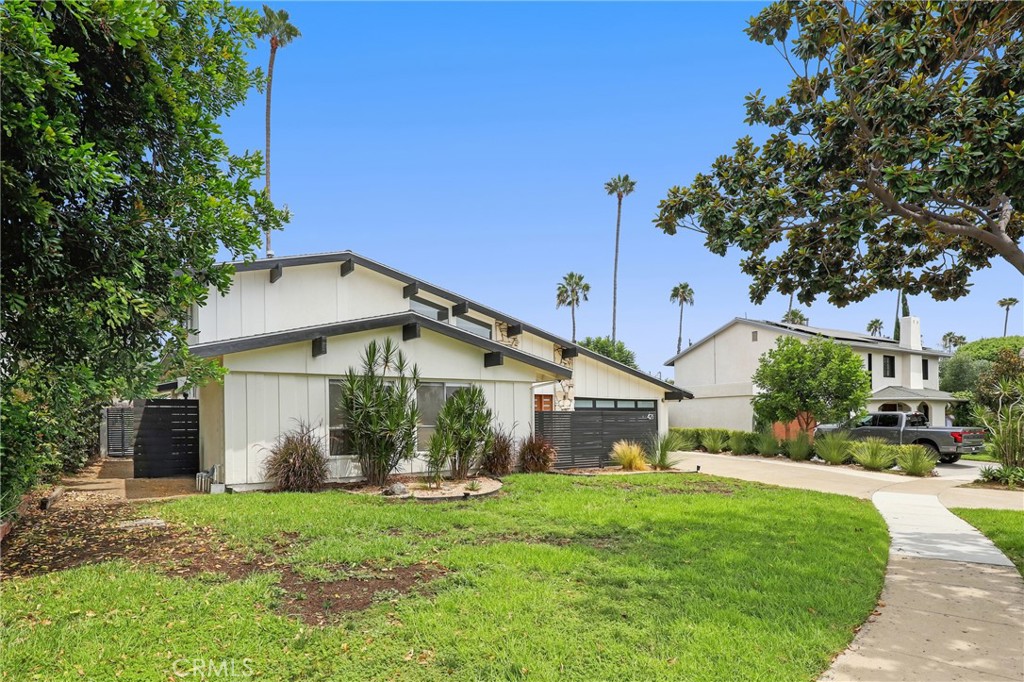 421 Larry Lane Property Photo 3