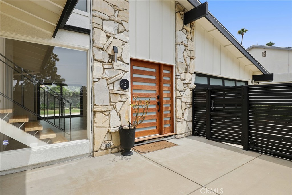 421 Larry Lane Property Photo 6