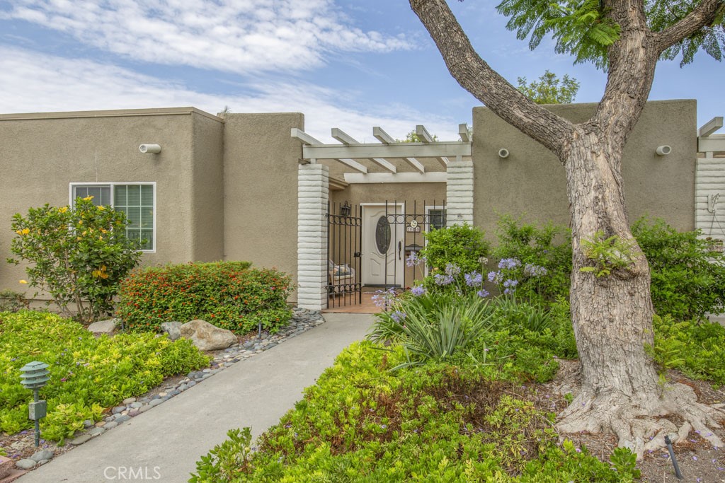 2044 Via Mariposa E B Property Photo 1