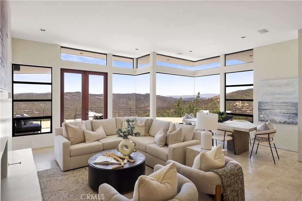 1505 Skyline Drive Property Photo 2