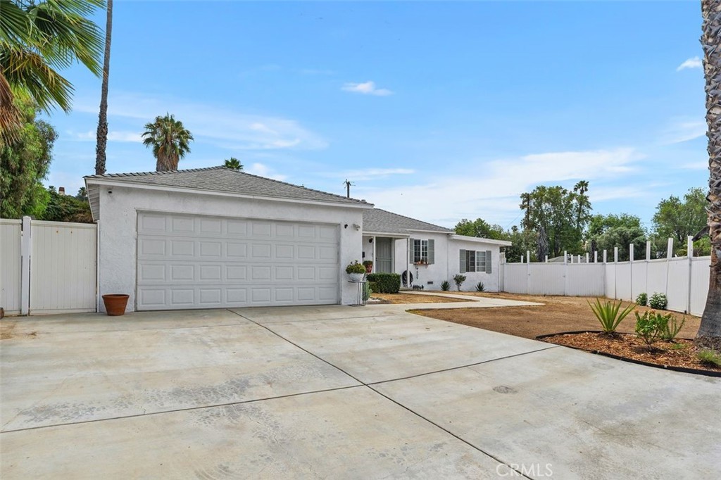 6050 Colonial Property Photo 4