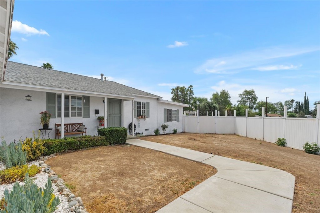 6050 Colonial Property Photo 5