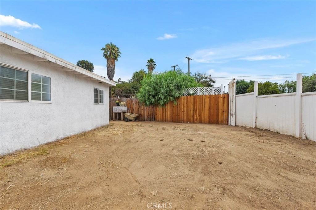 6050 Colonial Property Photo 37