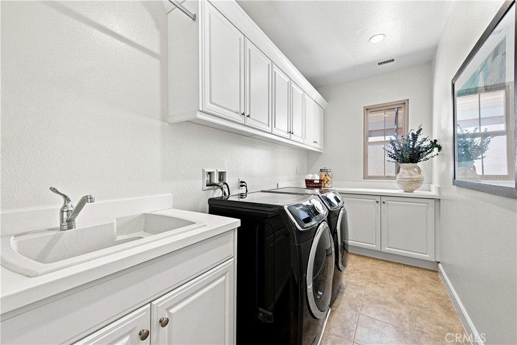 73 Cortland Property Photo 52