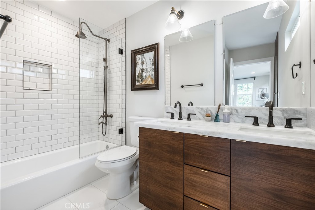 4039 Clayton Avenue Property Photo 14