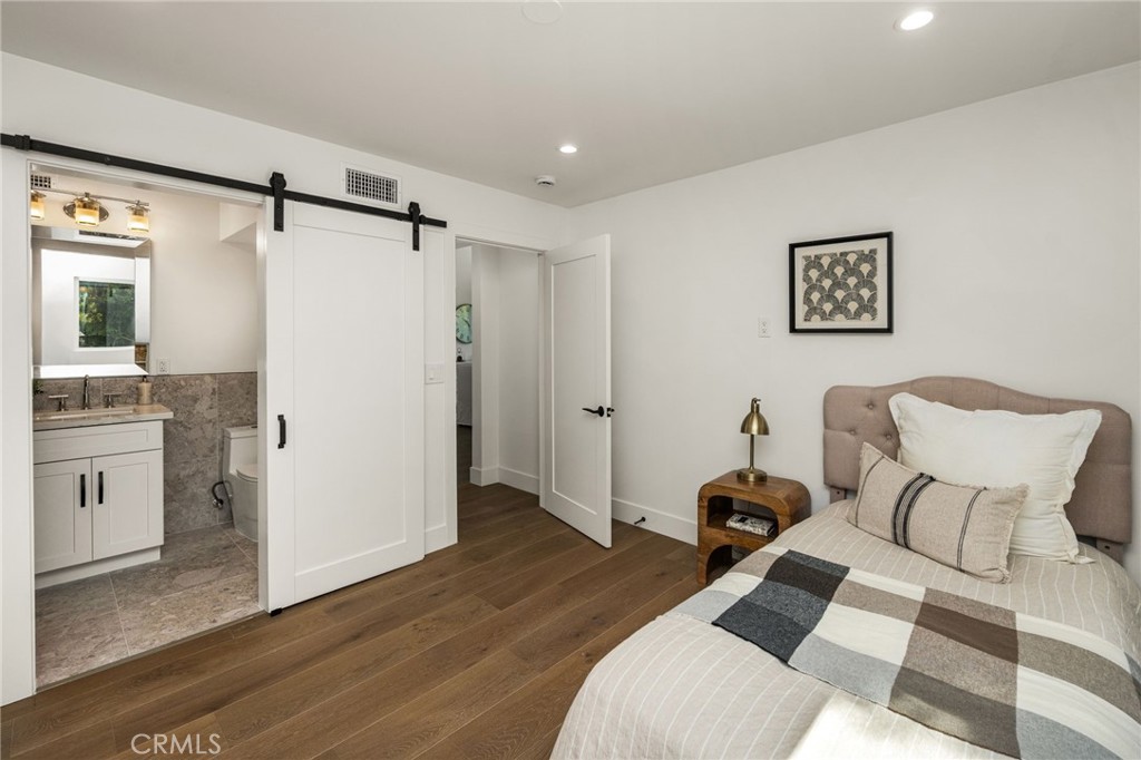 3566 Beverly Glen Property Photo 27
