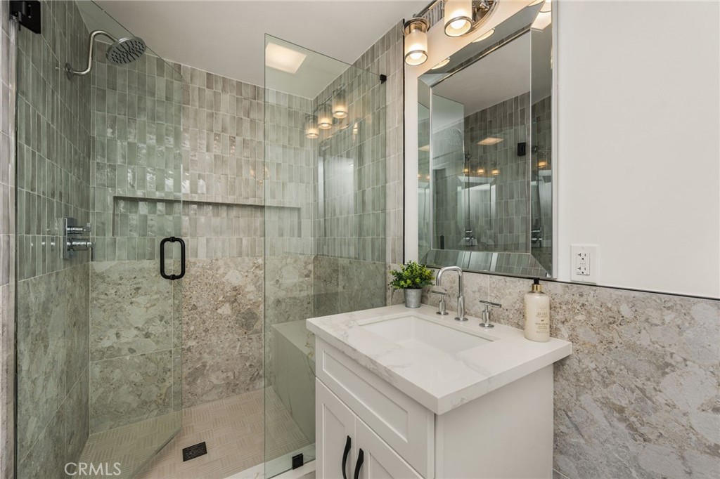 3566 Beverly Glen Property Photo 28