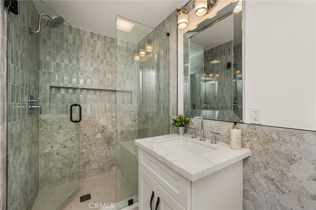 3566 Beverly Glen Property Photo 28
