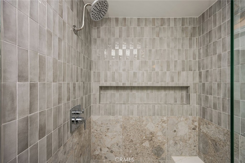 3566 Beverly Glen Property Photo 29
