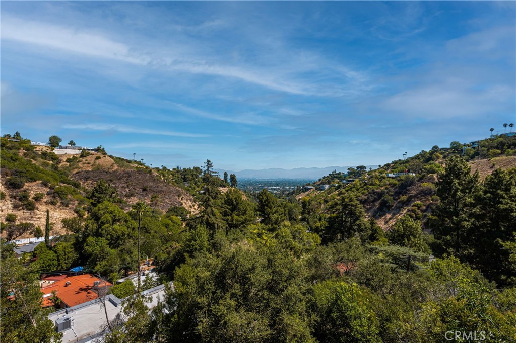3566 Beverly Glen Property Photo 39