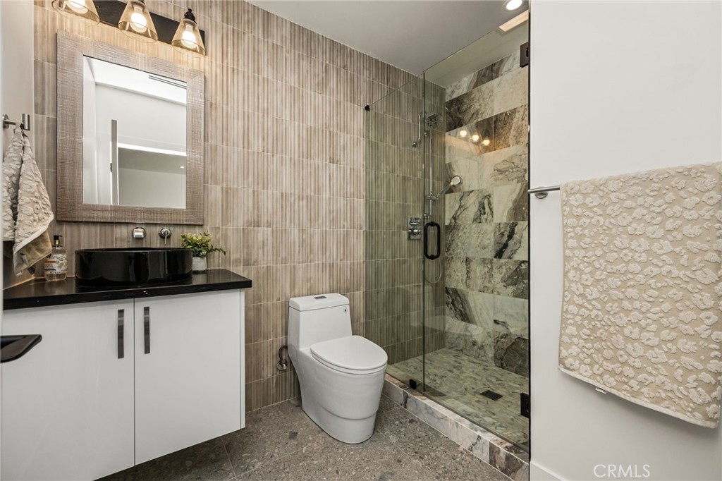 3566 Beverly Glen Property Photo 40