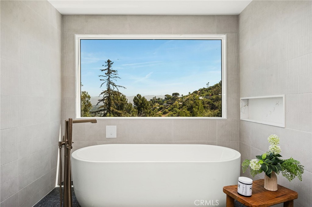 3566 Beverly Glen Property Photo 52