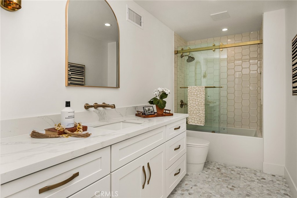 3566 Beverly Glen Property Photo 54