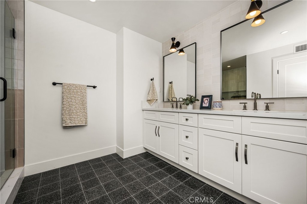 3566 Beverly Glen Property Photo 57